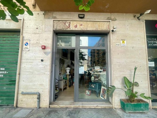 negozio in affitto a Palermo in zona Politeama