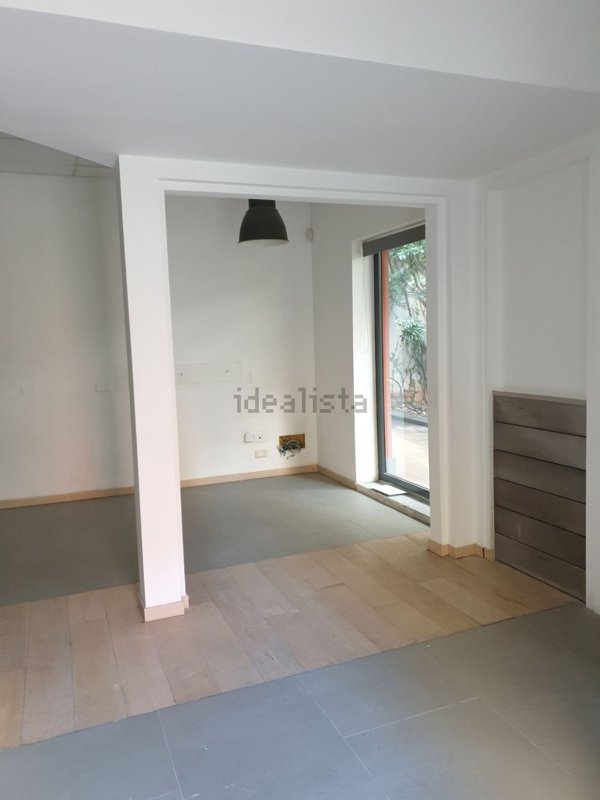 locale commerciale in affitto a Palermo in zona Libertà