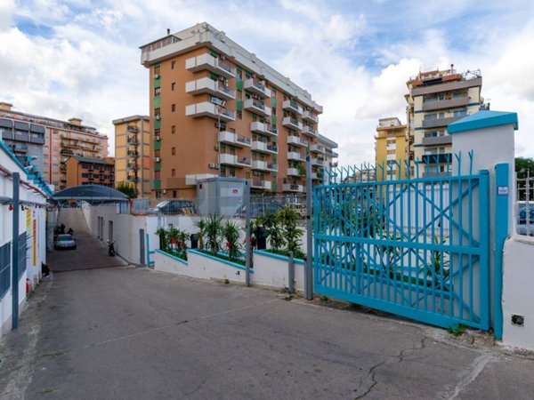 locale di sgombero in affitto a Palermo in zona Malaspina/Palagonia