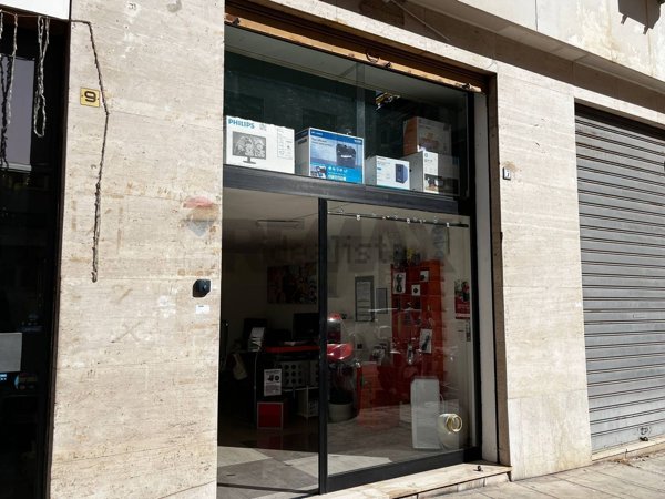 locale di sgombero in affitto a Palermo in zona Libertà