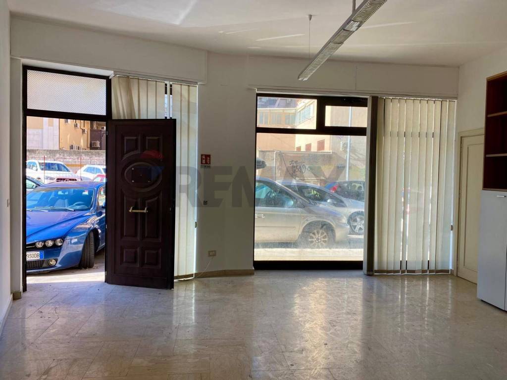 negozio in affitto a Palermo in zona Malaspina/Palagonia