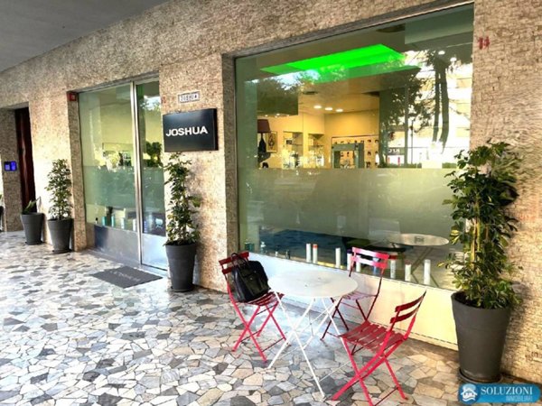 negozio in affitto a Palermo in zona Libertà