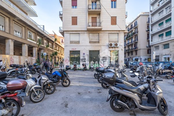 locale commerciale in affitto a Palermo in zona Politeama