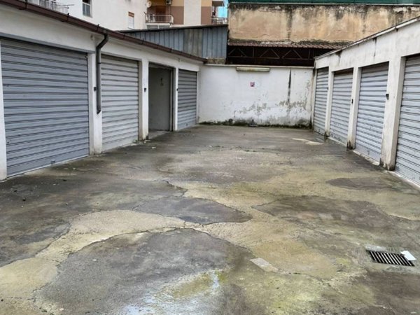 locale di sgombero in affitto a Palermo in zona Politeama