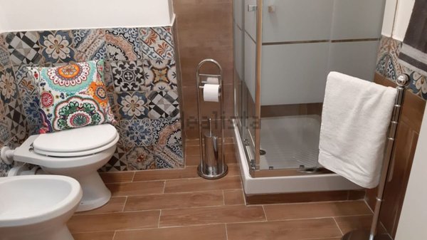 negozio in affitto a Palermo in zona Politeama