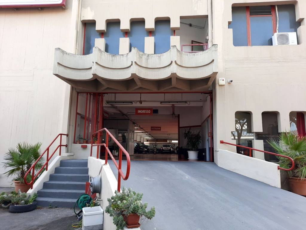 locale commerciale in affitto a Palermo in zona Pallavicino
