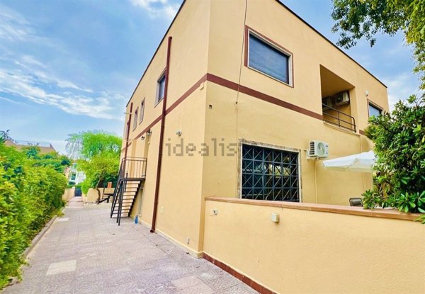 casa semindipendente in affitto a Palermo in zona Mondello