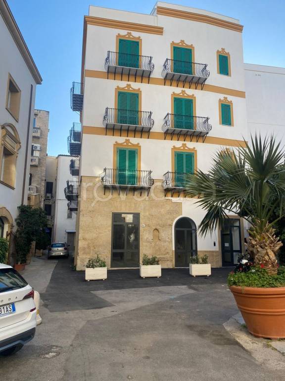 negozio in affitto a Palermo in zona Centro storico
