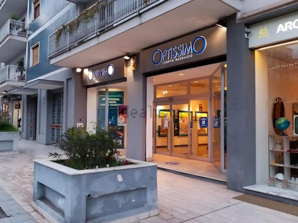 locale commerciale in affitto a Palermo in zona Libertà