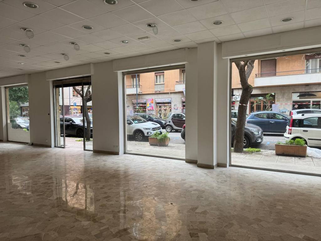 negozio in affitto a Palermo in zona Politeama