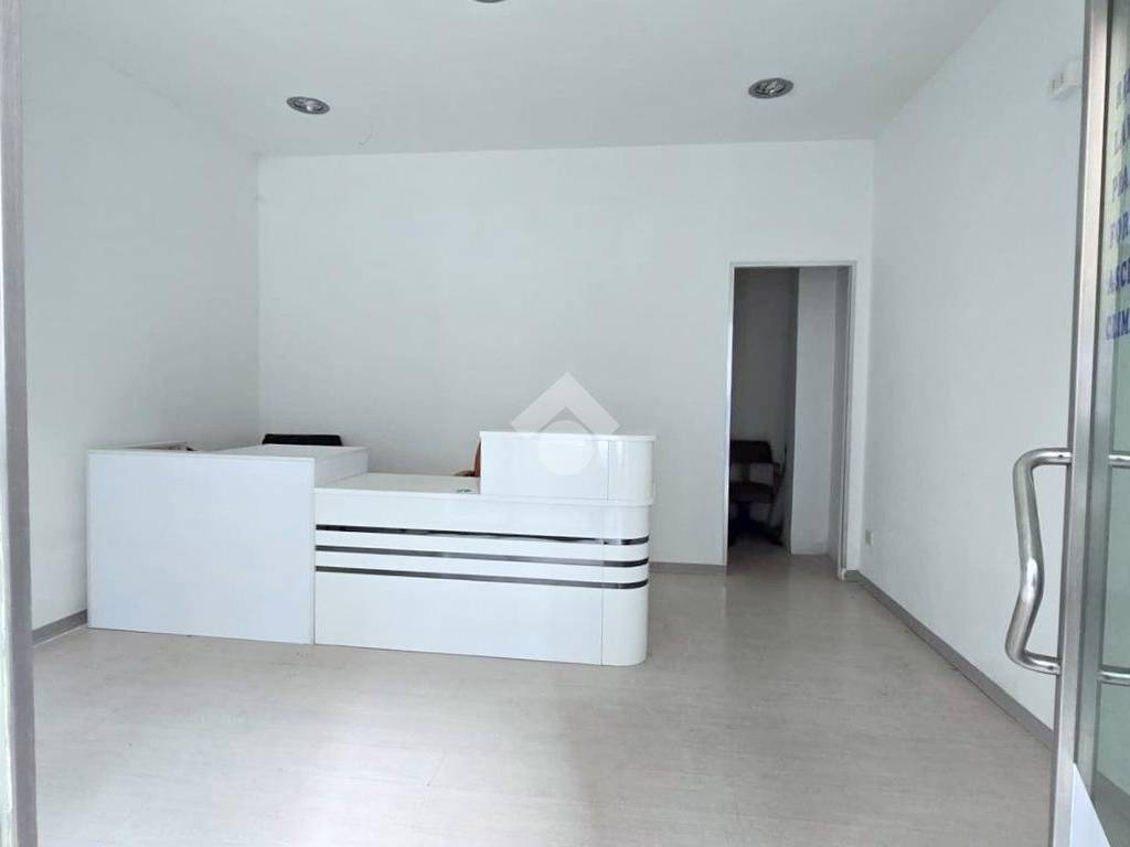 negozio in affitto a Palermo in zona Malaspina/Palagonia