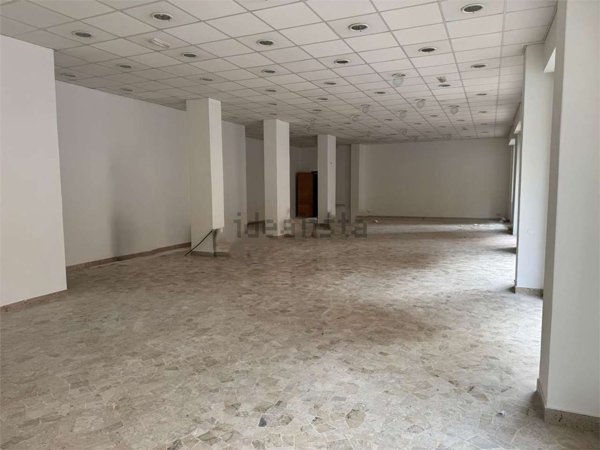 locale commerciale in affitto a Palermo in zona Libertà