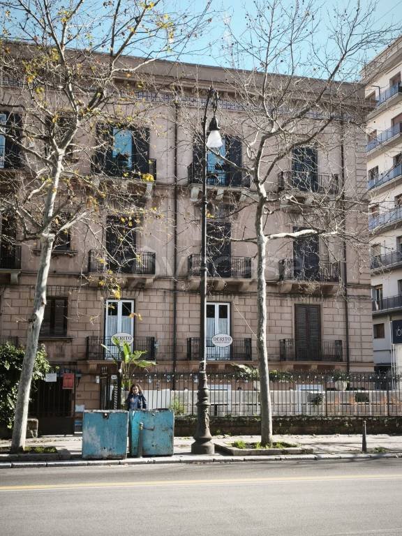 negozio in affitto a Palermo in zona Libertà