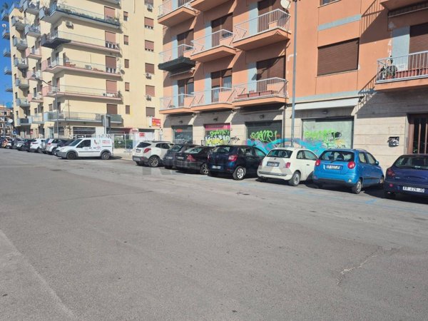locale commerciale in affitto a Palermo in zona Politeama
