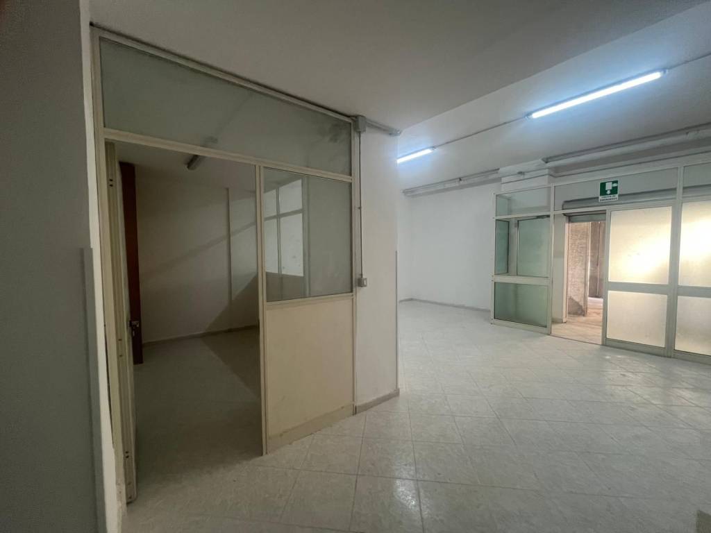 locale commerciale in affitto a Palermo in zona Malaspina/Palagonia