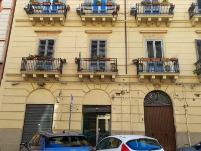 negozio in affitto a Palermo in zona Politeama
