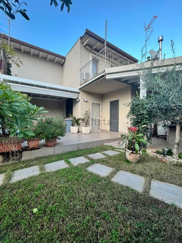 casa indipendente in affitto a Palermo in zona Mondello