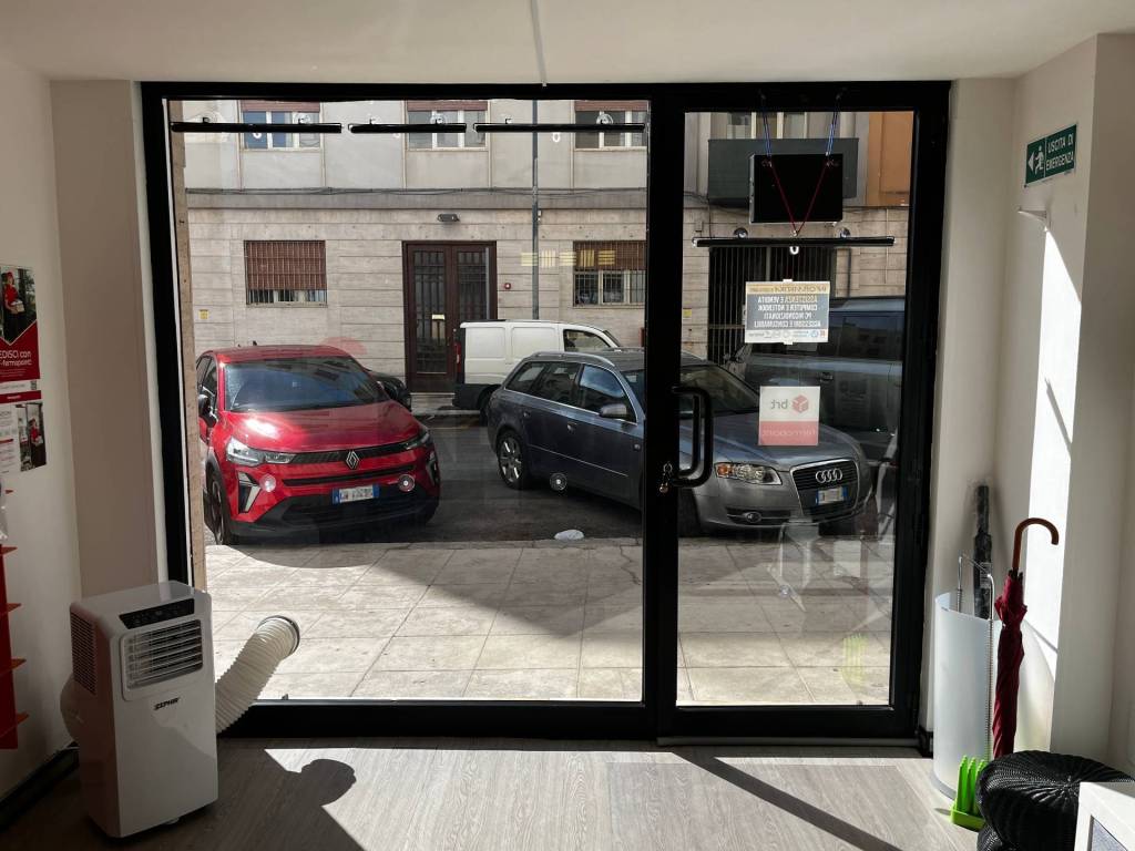 negozio in affitto a Palermo in zona Politeama