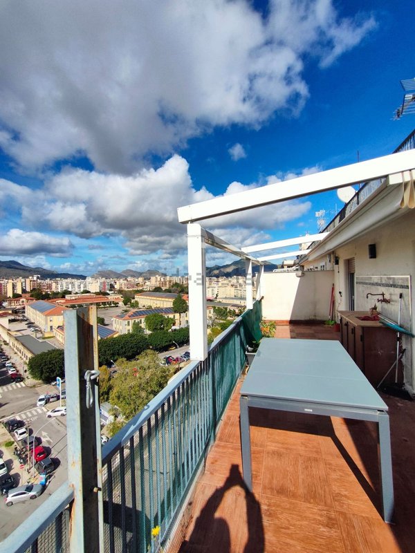 appartamento in affitto a Palermo in zona Montegrappa / Santa Rosalia