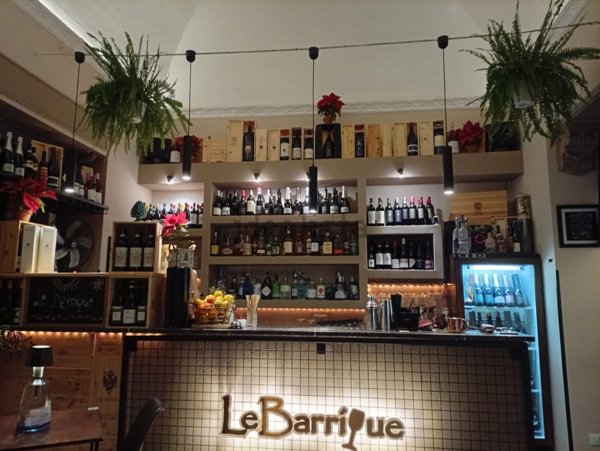 negozio in affitto a Palermo in zona Politeama