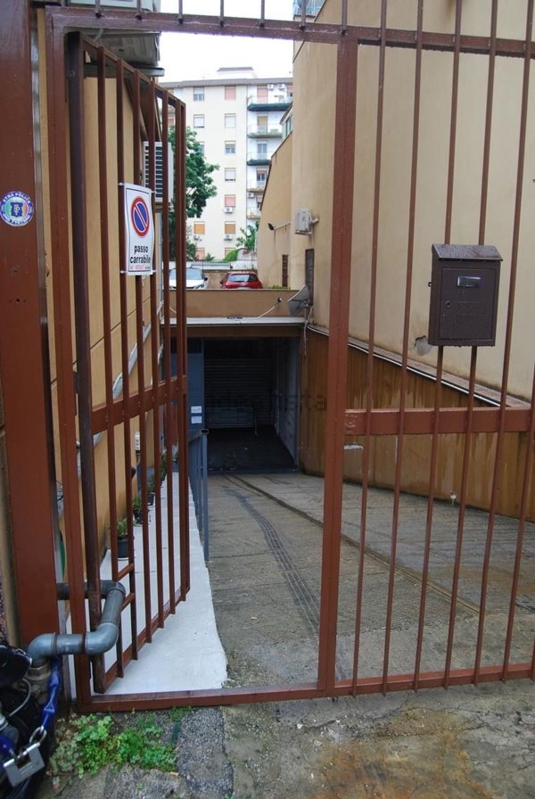 locale di sgombero in affitto a Palermo in zona San Lorenzo