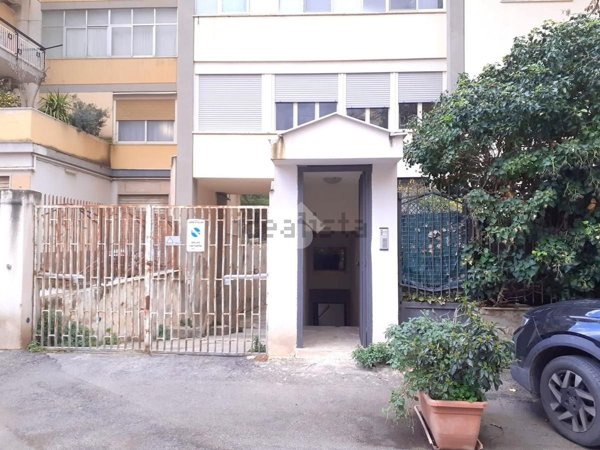 locale commerciale in affitto a Palermo in zona Uditore