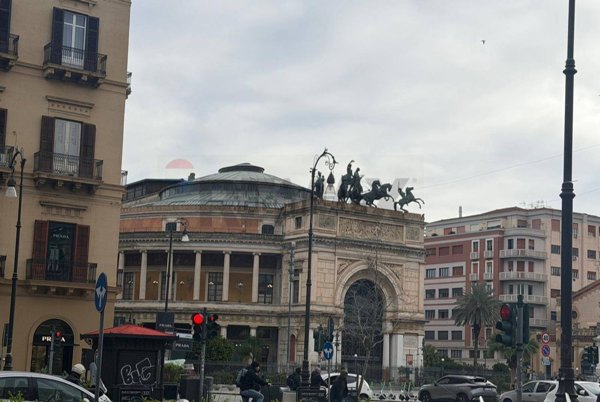 locale commerciale in affitto a Palermo in zona Politeama