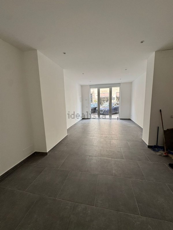 locale commerciale in affitto a Palermo in zona Politeama