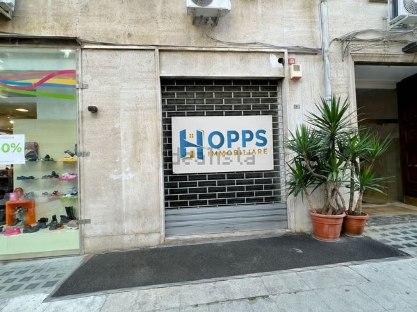 locale commerciale in affitto a Palermo in zona Politeama