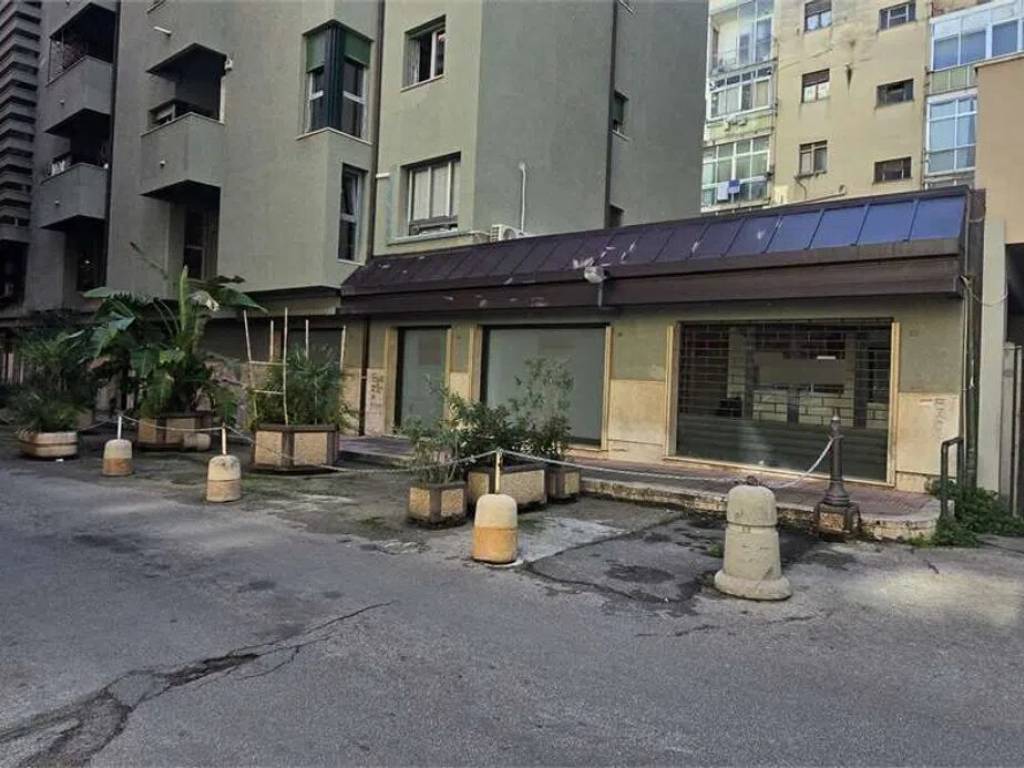 negozio in affitto a Palermo in zona Libertà
