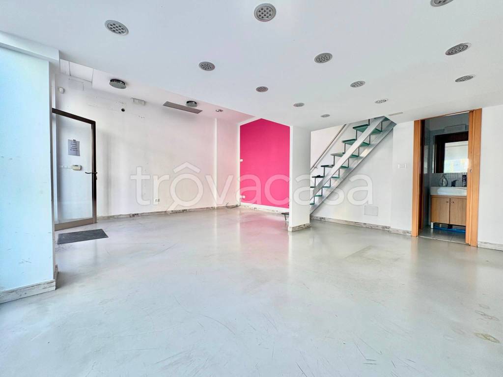 negozio in affitto a Palermo in zona Uditore