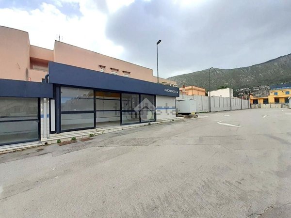 locale commerciale in affitto a Palermo in zona Tommaso Natale