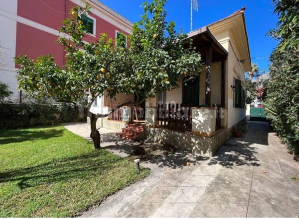 casa indipendente in affitto a Palermo in zona Mondello