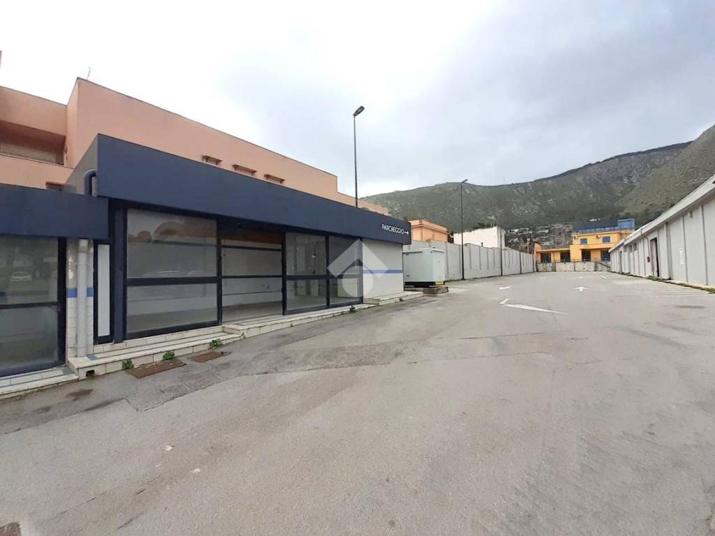 negozio in affitto a Palermo in zona Pallavicino