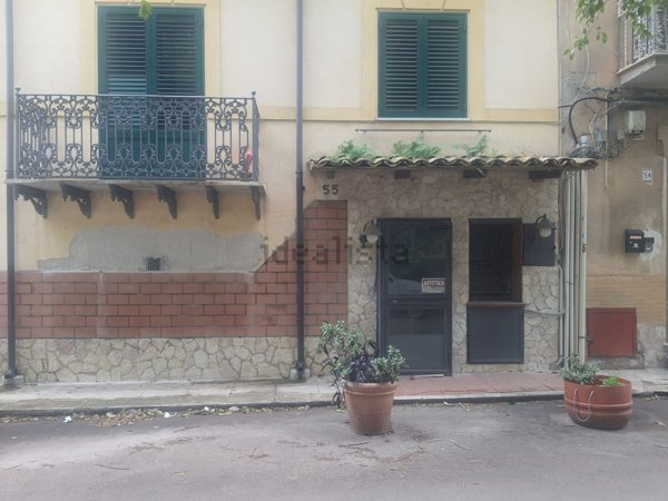 casa indipendente in affitto a Palermo in zona San Lorenzo