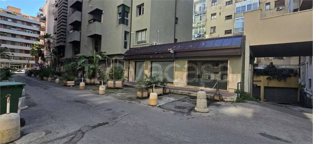 negozio in affitto a Palermo in zona Libertà