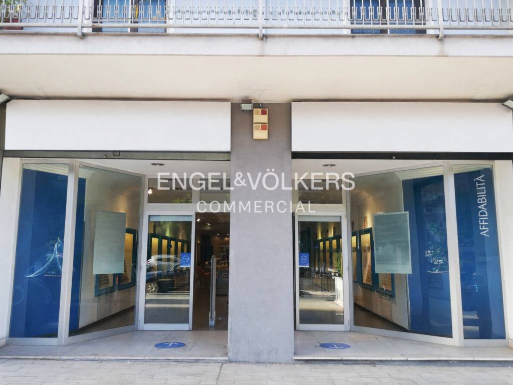 negozio in affitto a Palermo in zona Politeama