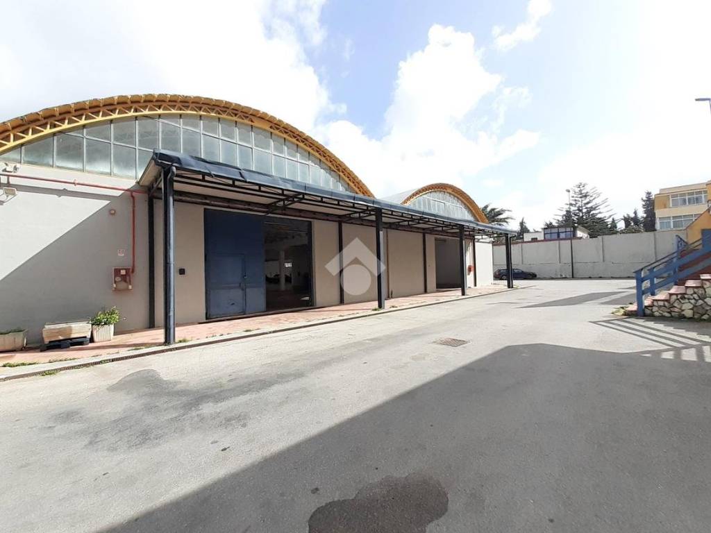 locale commerciale in affitto a Palermo in zona Pallavicino