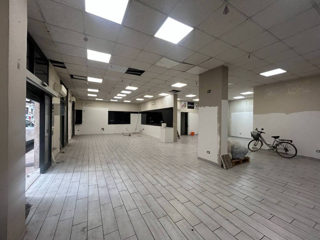 negozio in affitto a Palermo in zona Noce