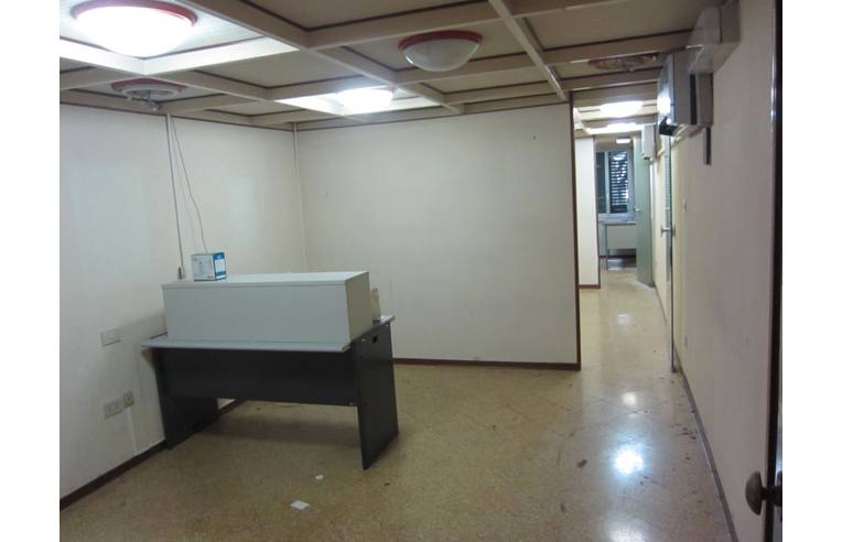 locale commerciale in affitto a Palermo in zona Libertà