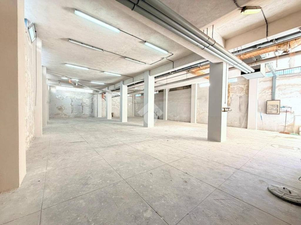 negozio in affitto a Palermo in zona Villagrazia/Falsomiele