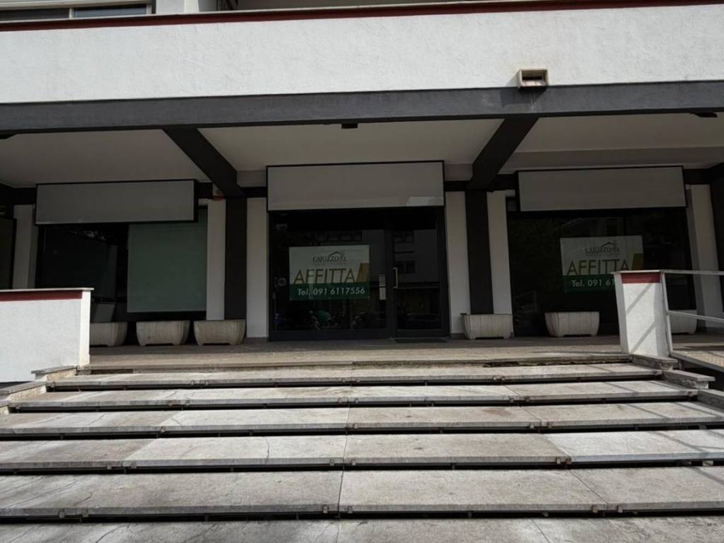negozio in affitto a Palermo in zona Politeama