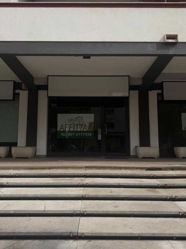 locale commerciale in affitto a Palermo in zona Libertà
