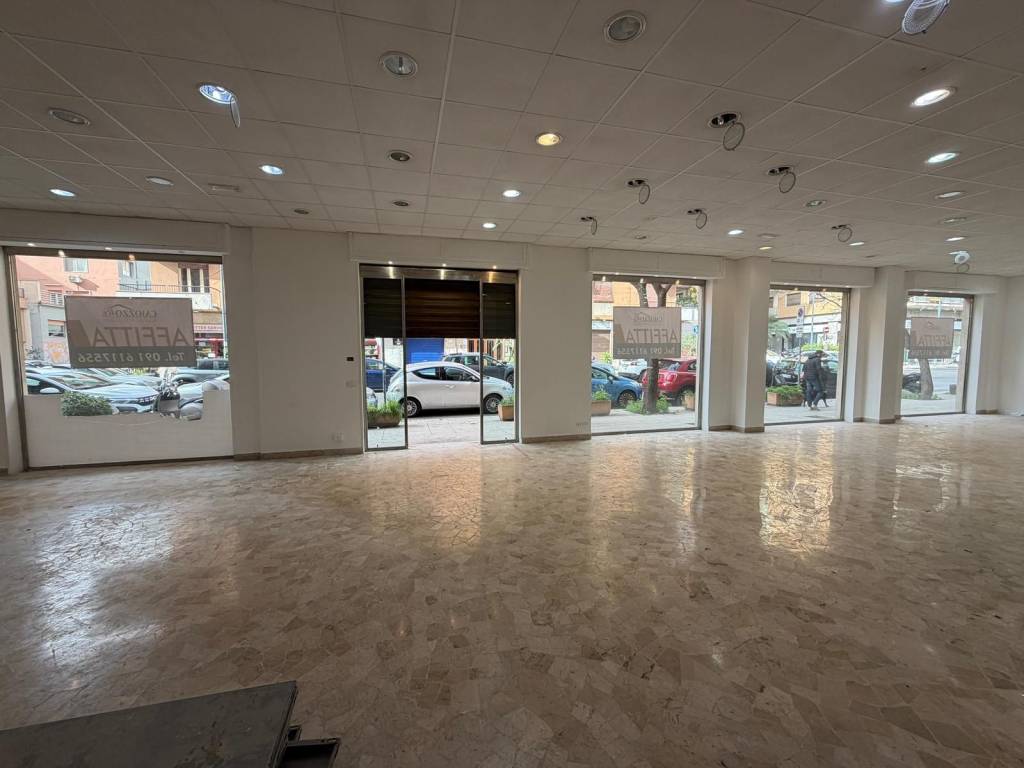 negozio in affitto a Palermo in zona Politeama