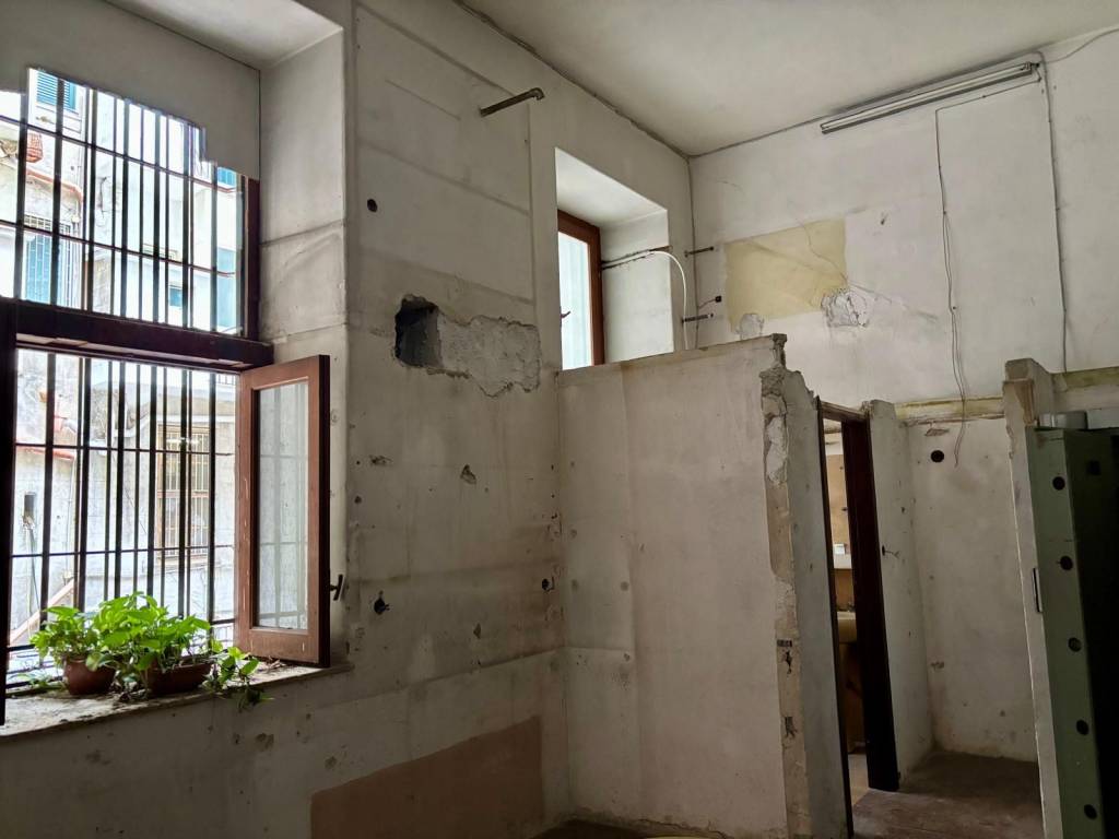 negozio in affitto a Palermo in zona Politeama