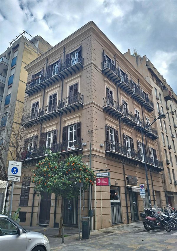 negozio in affitto a Palermo in zona Politeama