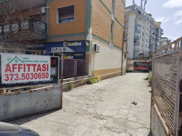 locale commerciale in affitto a Palermo in zona Uditore