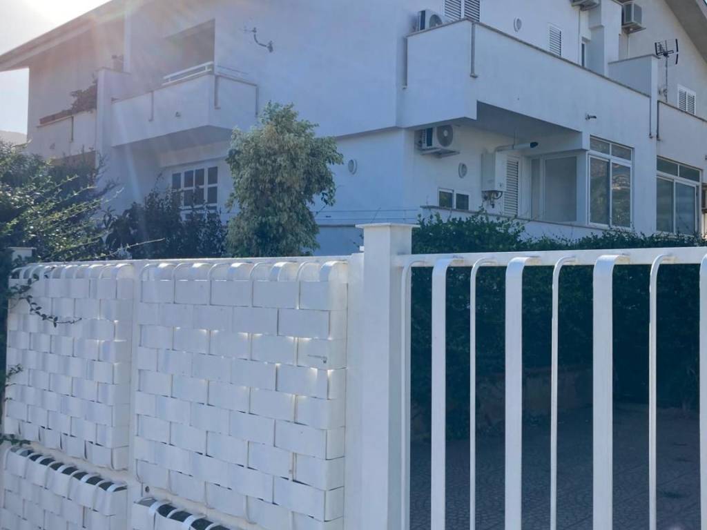 casa indipendente in affitto a Palermo in zona Mondello