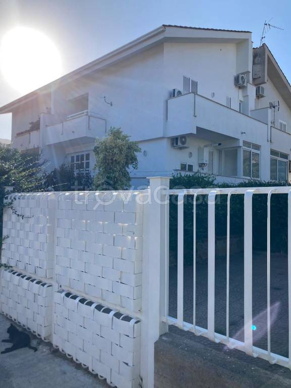 casa indipendente in affitto a Palermo in zona Mondello