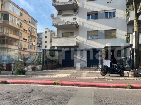 negozio in affitto a Palermo in zona Politeama